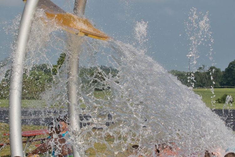 verso splash feature spraying water onto kids