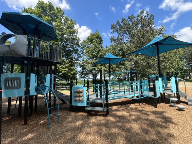 multiple entrance options to the double-decker PlayOdyssey™ Tower with integrated shade