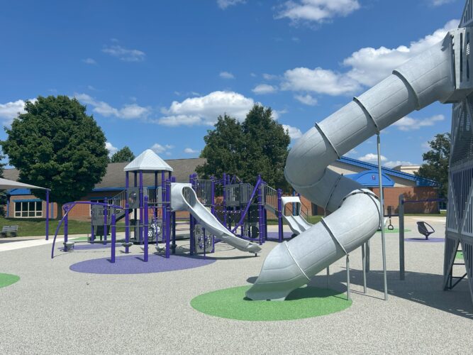 5-12 years play structure with 4 different slides and slide heights
