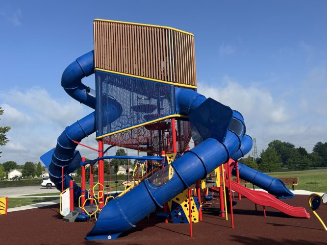 multi-level play structure with 5 slides