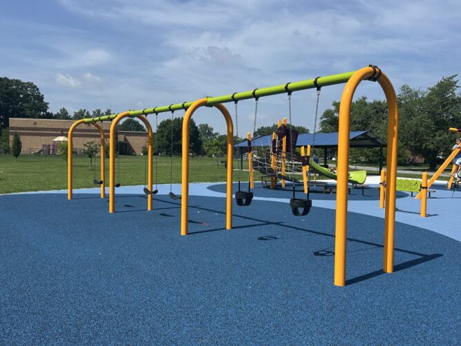3 bays of swings with 2 baby swings